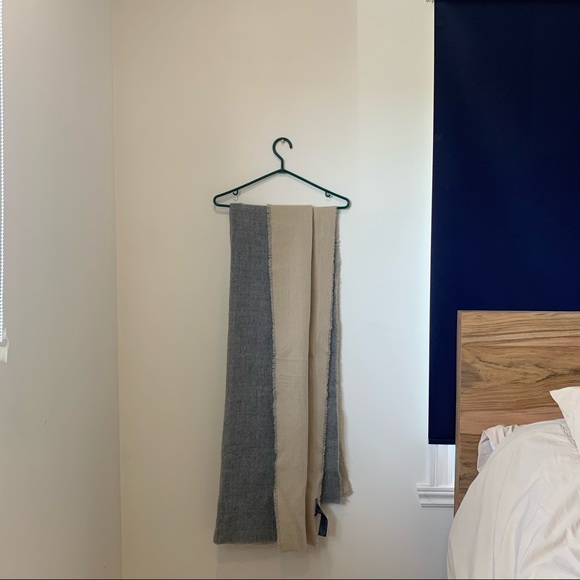 Zara double sided grey and beige scarf - Picture 2 of 4